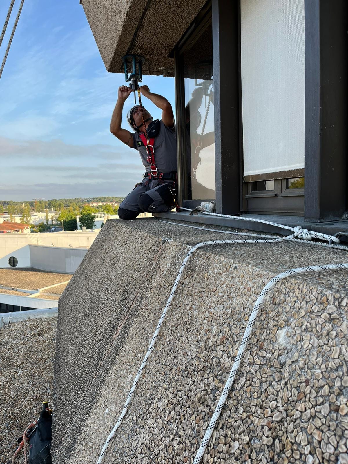 Chantier pose de lignes de vie à la CCI de Bayonne