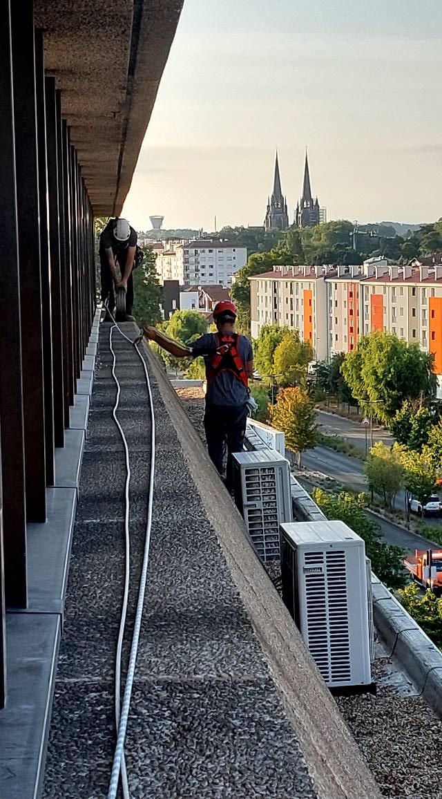 Pose de lignes de vie en hauteur à la CCI de Bayonne